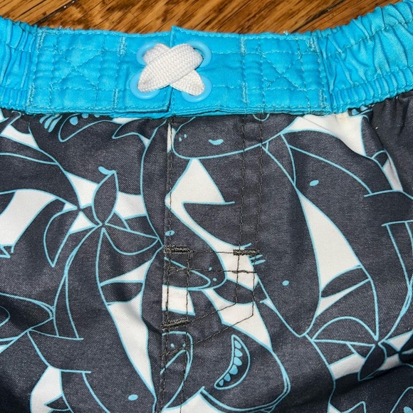 Freestyle Revolution Boys Shark Print Swim Trunks Size 2T - Picture 2 of 4